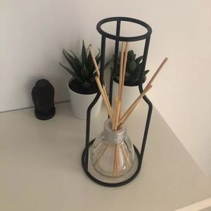 Cute iron plant stand /vase
